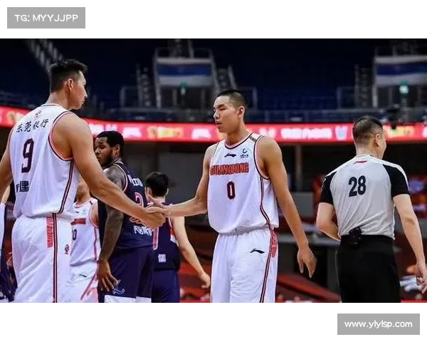 广东宏远签约前NBA后卫丹尼斯史密斯增强后场实力进一步提升球队竞争力